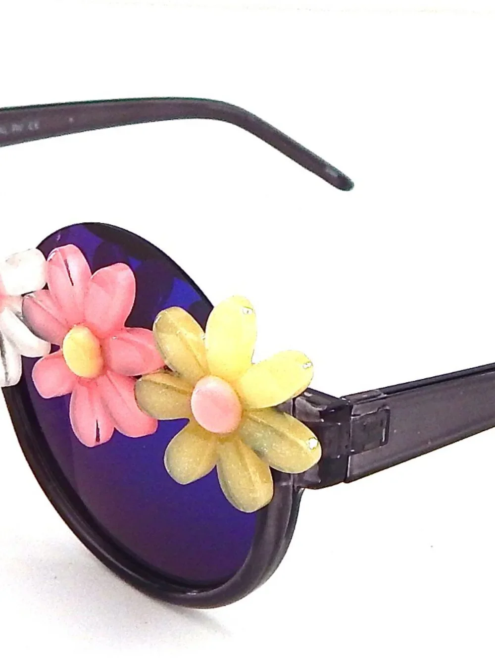 GASOLINE GLAMOUR SUMMER OF LOVE ACID PEEKABOO SUMMER TIME DAISY SUNGLASSES🌼💖✨